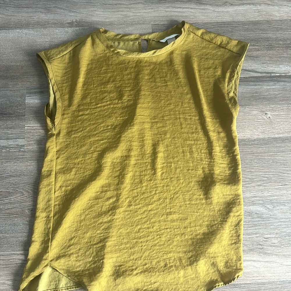 H&M Women’s khaki green blouse